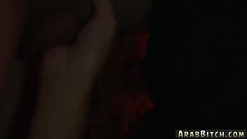Pelayan Arab Panas Dan Gadis Seksi Afganistan Di Rumah Bordil Yang Menggoda!