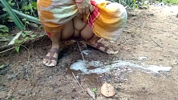 Tante Desi Buang Air Kecil Di Alam Liar, Wajib Ditonton!