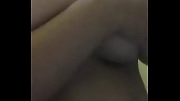 Gadis Kamboja Live Streaming Facebook Dengan Gaya Seksi