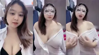Cewek Seksi Live Pakai Baju Transparan Yang Bikin Goyang