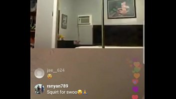 Pantat Montok Gadis Kulit Terang Bergoyang Liar Dan Muncrat Basah Di Siaran Langsung Ig