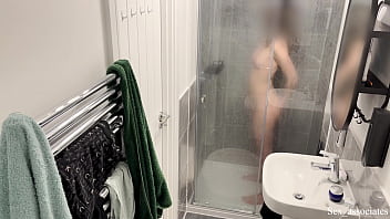 Aku Melihat Gadis Arab Berhijab Merangsang Diri Di Kamar Mandi.