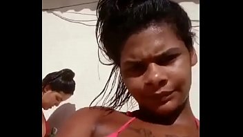 Gadis-gadis Muda Menggoda Di Siaran Langsung