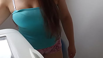 Esposa Lasciva Muestra Su Jugoso Monte De Venus A Su Cuñado Caliente En Medellín, Colombia