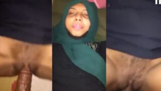 Gadis Muslim Murahan Nikmati Pengalaman Pertama Digauli Pria Desi