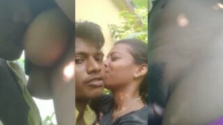 Pasangan India Selatan Bercinta Liar Di Alam Terbuka, Rekaman Mms Dari Semak-semak