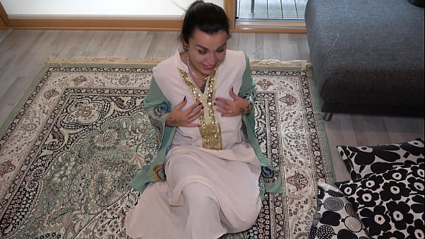Arab Stepmom Dengan Pantat Besar Yang Menggairahkan Dan Anak Tirinya – Film Dewasa Arab – Adegan Panas Arab Baru Dan Nyata