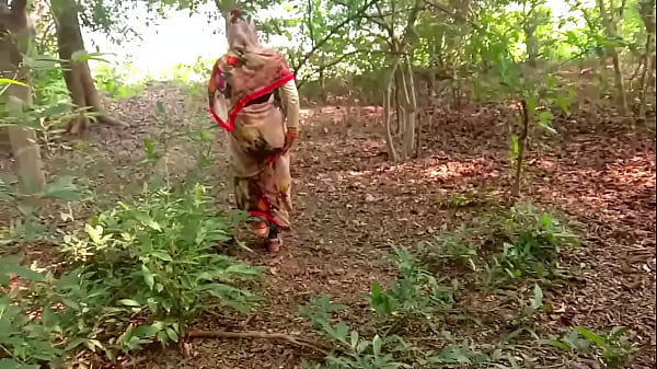 Gairah Natal Liar Radhika Di Tengah Hutan