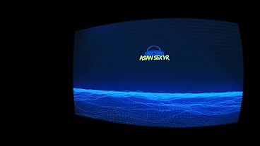 Pakaian Dalam Neon Menggoda, Amatir Asia Bergoyang Di Atas Batang Keras