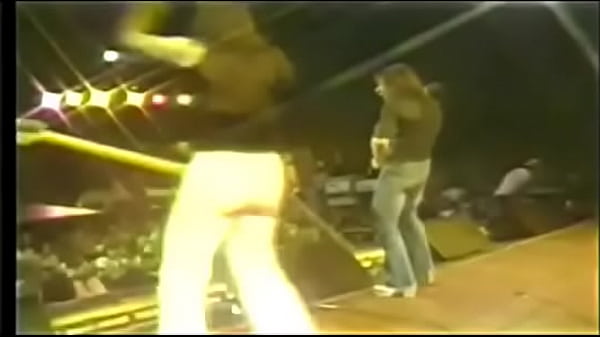 Pesawat Asing Mengguncang Panggung, 1970 – Malam Panas Penuh Goyangan