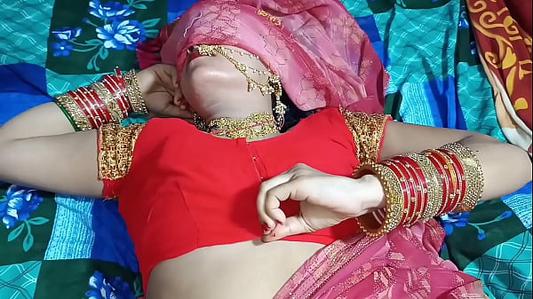 सौतेली बहन ने रक्षाबंधन पर भाई को राखी बांधते हुए गिफ्ट में अपना बुर दिखाया, साफ हिन्दी आवाज़ में