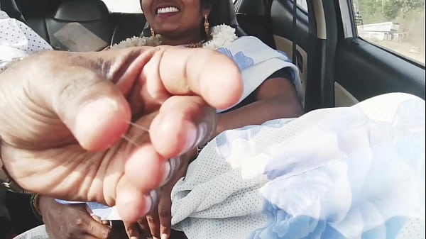 Desi Bhabi Panas Di Mobil Dengan Ipar, Bercinta Liar Sambil Bergumam Mesra Dalam Bahasa Telugu.