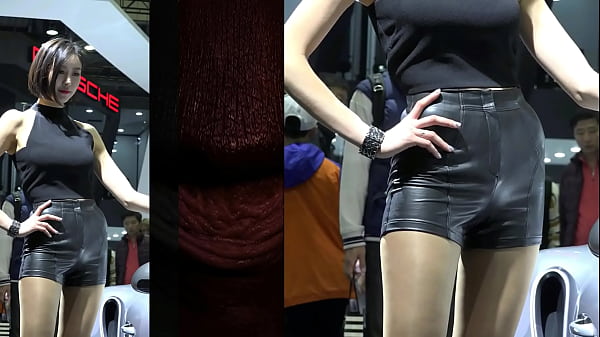 Gadis Tiongkok Menggoda Dalam Celana Panas Kulit Yang Menggairahkan