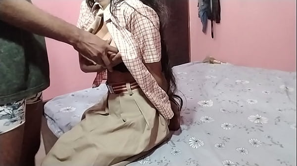 Pertama Kali Aku Merasakan Goyangan Ganas Dari Kontol Besar Kakak Tiriku Yang Imut