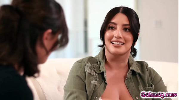 Sarah Arabic Datang Menemui Mantan Komandannya Casey Calvert, Mengaku Hasratnya Yang Membara Untuk Sang Perwira.