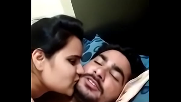 Video Mesra Pasangan Desi Tersebar, Aksi Ranjang Mereka Bikin Bergairah