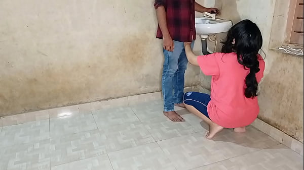 भाभी की गर्म चूत ने जवान प्लंबर का लंड पिया, हिंदी आवाज में जोरदार चुदाई