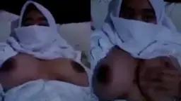 Toge Berjilbab Pamer Celah Basah