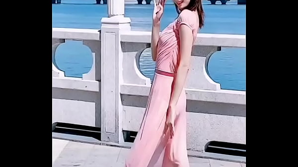 雪儿性感曲线大饱眼福
