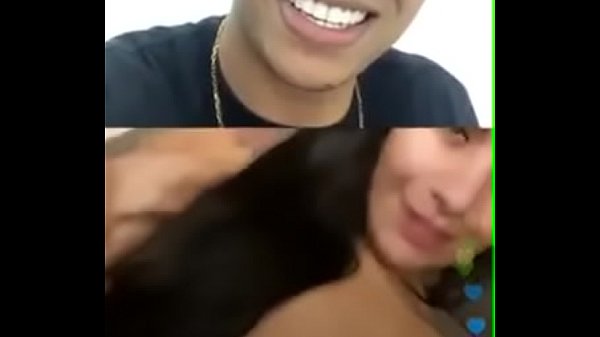 Carol Exibe A Xota Na Transmissão Ao Vivo