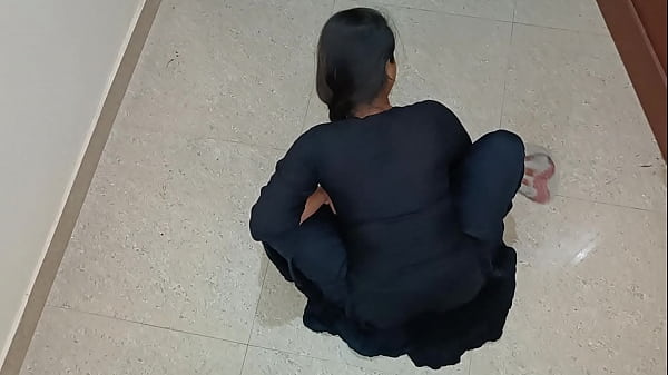 Pemilik Kamar Ngentot Memek Pembantu India Seksi Dengan Suara Hindi Yang Jelas
