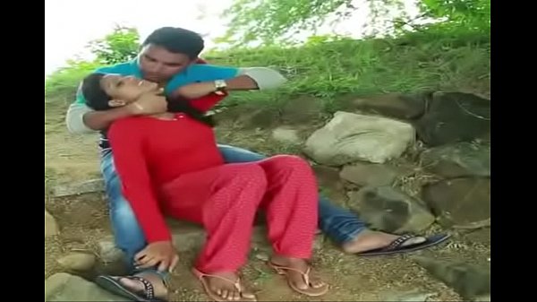 Desi Dicium Kasar Dan Payudaranya Diremas Penuh Nafsu
