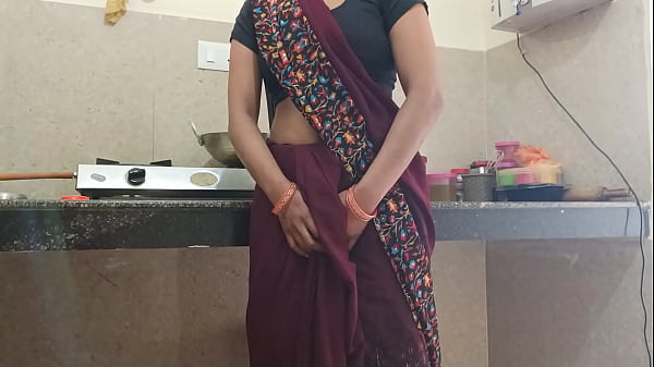 Bhabhi Desi Seksi Mengoceh Mesra Saat Digoyang Di Dapur