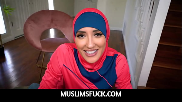 Muslimah Seksi Berhijab Ngentot Dengan Tuan Tanah Untuk Bayar Sewa – Chloe Amour