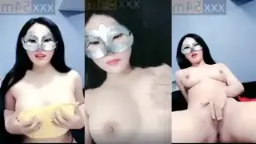 Jena Yasmin Tampil Langsung Remas Payudara