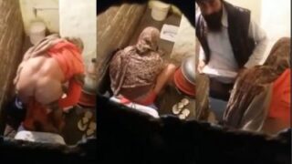 Pasangan Desi Punjabi Bercinta Di Toilet Umum