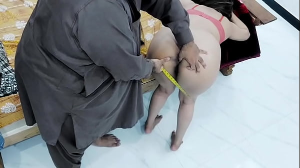 Penjahat India Menggila, Ngentot Cewek Desa Gawar Yang Berpantat Besar Seperti Jalang, Keras Dan Kasar Dalam Posisi Doggy Dengan Audio Hindi Jelas Dan Rayuan Mesra
