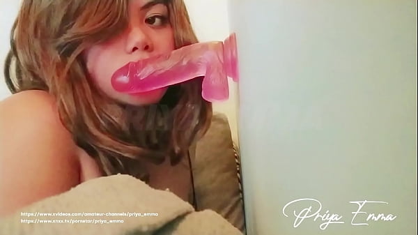 Priya Emma, Gadis India-arab Terpanas, Mengulum Dildo Dengan Penuh Nafsu
