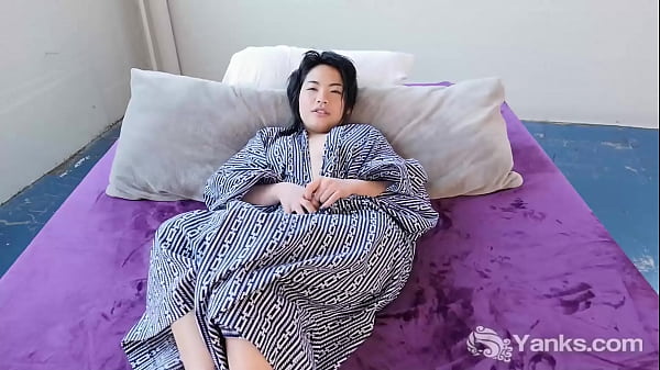Gadis Asia Amatir Yanks Mainkan Memeknya Demi Emas