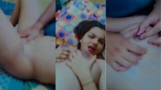 Desi Telanjang Memencet Payudara Dan Jari-jari Merangsang Vaginanya