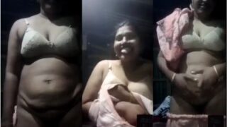 Gadis Malu-malu Dengan Payudara Besar Telanjang Bulat Saat Video Call Mesra