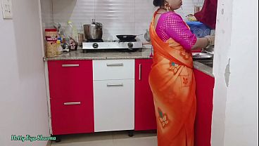 Desi Bhabhi Digebuki Ganas Di Dapur Sampai Meringkuk