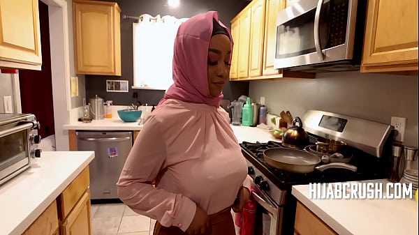 Curvy Ebony Hijabnya Lonceng Kencang, Naiknya Bikin Minta Lagi – Lily Starfire