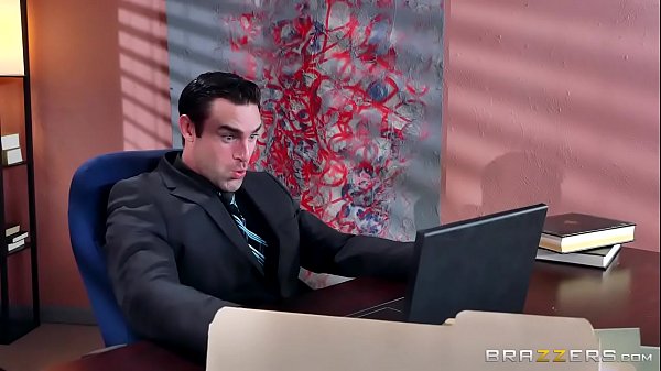 Cewek Montok Ava Riley, Toket Gede Bikin Mampus Di Kantor