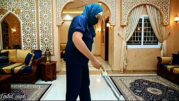 Mbok Lagi Pakai Hijab Disuruh Ngewe Tuannya, Nelen Semua Kontol Sama Airnya