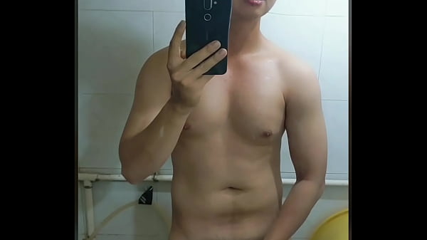 Gigolo Asian Bikin Basah, Siap Ngegasin Semua Lubangmu