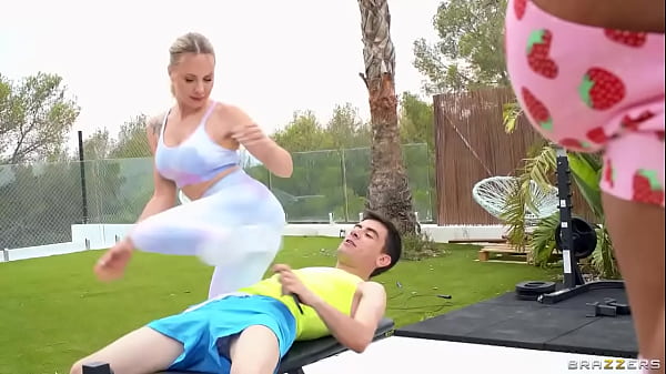 Angie Lynx Menggoda Di Brazzers Butt Lift Part 2: La Paisita Oficial, Masuk Kode Xvpromo Untuk Diskon Eksklusif