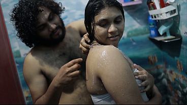 Ngentot Sama Kakak Tiri Di Kamar Mandi, Basah Kuyup