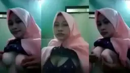 Jilbab Doang Tapi Toketnya Nongol-nongol Gede Banget, Bikin Pengen Colok