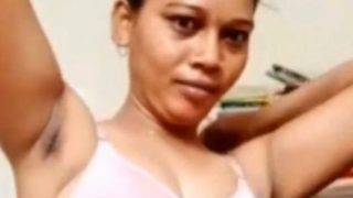 Mbak Desi Lagi Live Streaming Dari Laptop Majikan, Goyang-goyang Hot Bikin Malu.