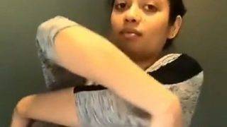 Video Nisha Buka Baju Desi, Goyang Hot Bikin Lu Ngiler.