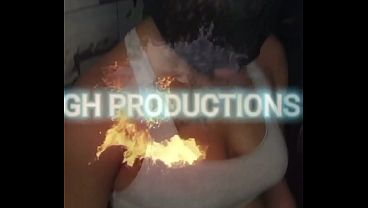 Ngencengin Memek Manis Adik Tiri Jalang Sambil Temennya Nonton
