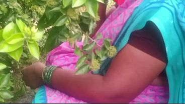 Bhabhi India Desa, Ngentot Liar Di Kebun Belakang