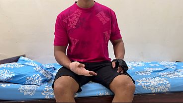 Ibu Tiri Bantu Anak Tiri Yang Luka Mandi, Malah Godain Dia. Akhirnya Hisap Kontolnya, Terus Digenjot Keras.