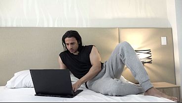 Tetangga Hinduku Tergila-gila Sama Pantat Latin Kolombiaku, Dia Ngencengin Aku Pake Kontol Gede Sampe Crot Di Dalem!