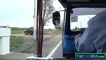 Ibu-ibu Thailand Amatir Diangkat Dari Jalan, Dibawa Jalan-jalan, Dan Digarap Di Mobil.